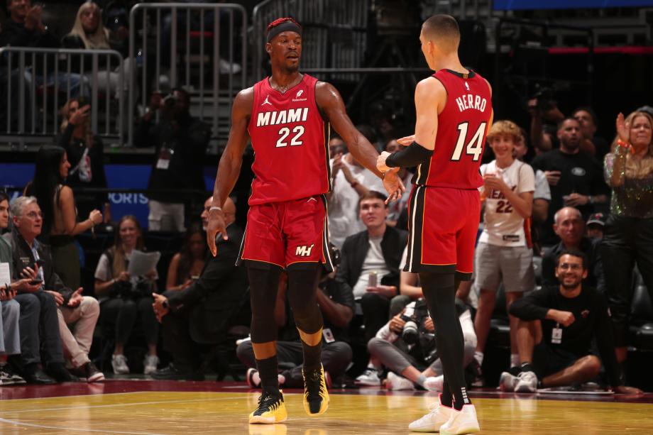 利拉德37+12巴特勒23+5 雄鹿险胜热火提前晋级