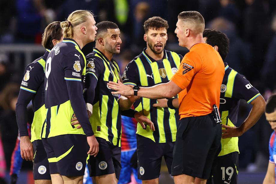 刘易斯破门沃克漏人致丢球 曼城2-2平水晶宫