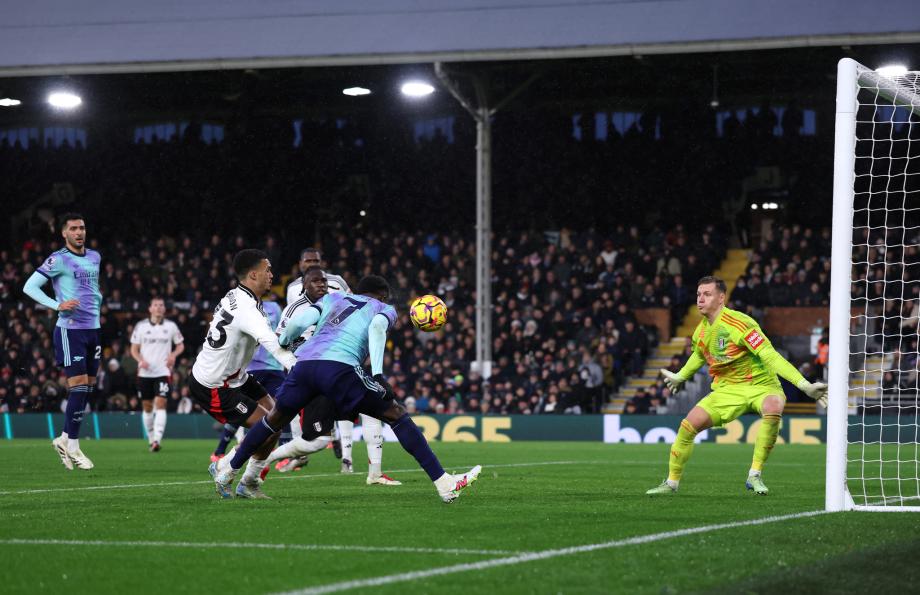 英超-萨卡绝杀被吹 阿森纳1-1富勒姆