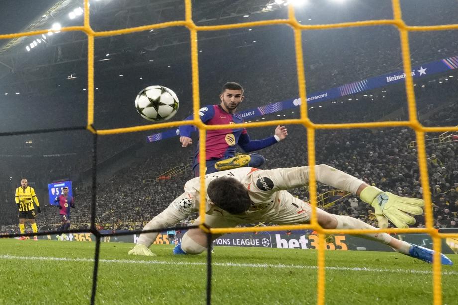 欧冠-费兰双响拉菲尼亚建功 巴萨3-2多特