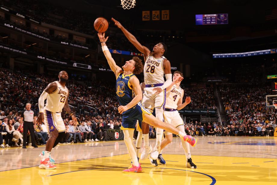 詹姆斯31+10库里38分里夫斯绝杀 湖人险胜勇士