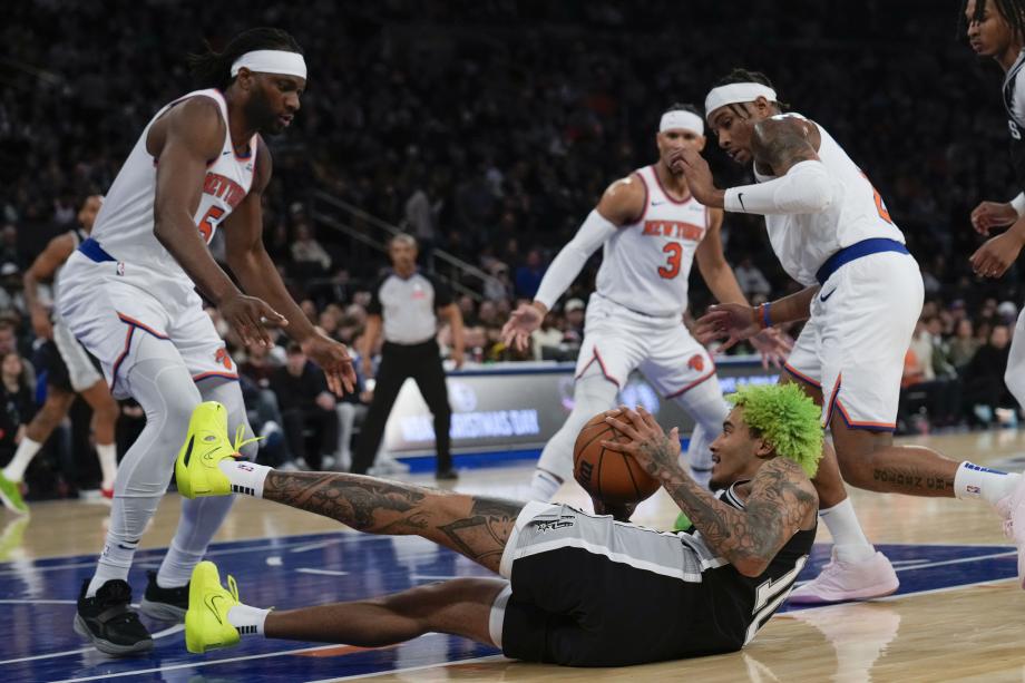 布里奇斯41分文班空砍42+18 尼克斯险胜马刺