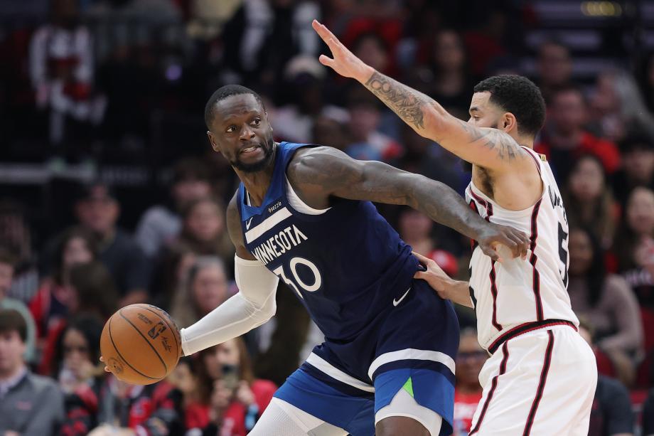 爱德华兹三分准绝杀申京38+12 森林狼大逆转火箭