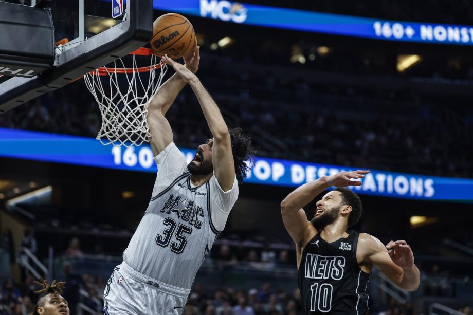 科尔-安东尼1.3秒抛投准绝杀 魔术逆转篮网