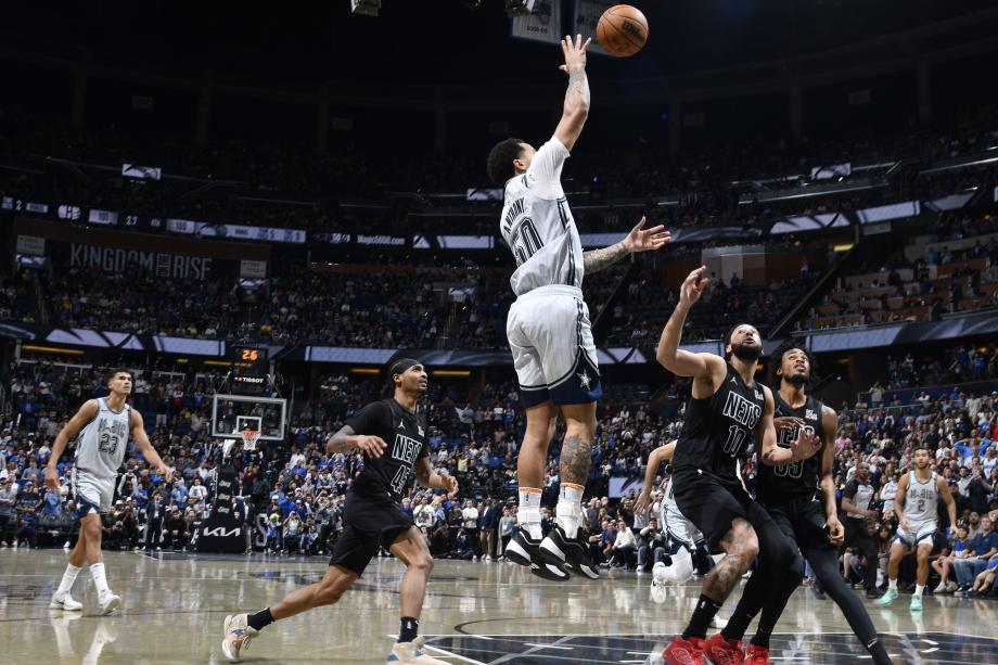 科尔-安东尼1.3秒抛投准绝杀 魔术逆转篮网