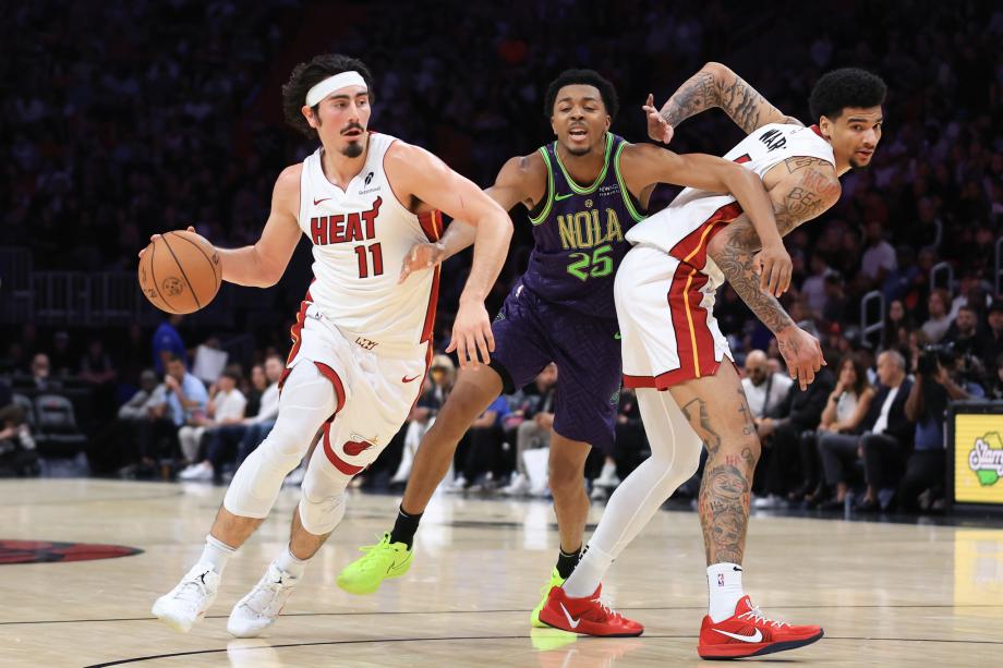 希罗32分阿德巴约准三双 热火送鹈鹕11连败