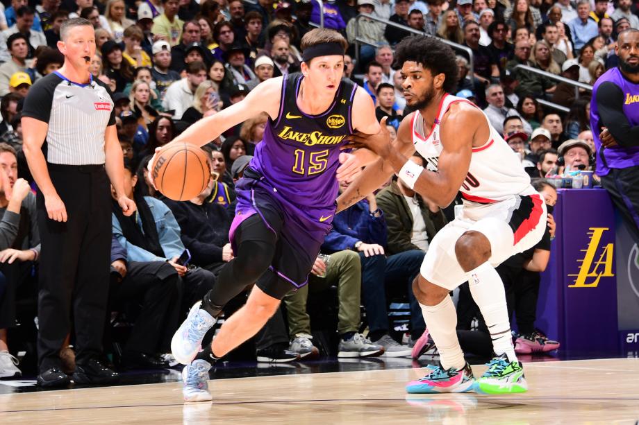 詹姆斯38+8西蒙斯23分 浓眉缺阵湖人胜开拓者