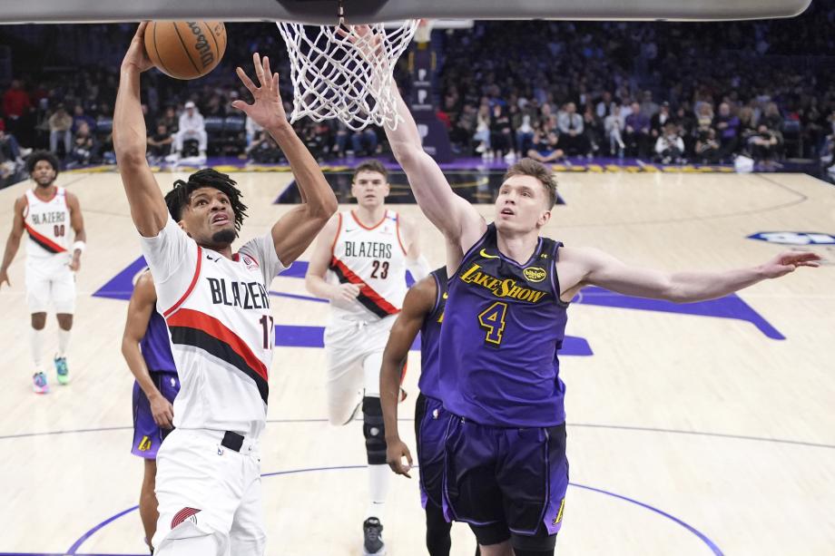 詹姆斯38+8西蒙斯23分 浓眉缺阵湖人胜开拓者