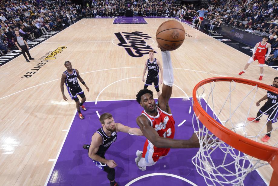 小萨博尼斯两双蒙克31+6 国王6人上双力擒灰熊