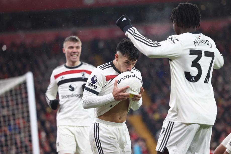 英超-阿玛德救主 利物浦2-2曼联6分领跑积分榜