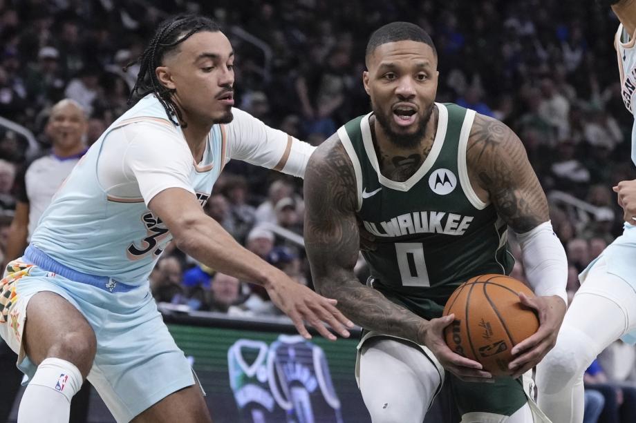 字母哥25+16+8文班亚马10+10 雄鹿轻取马刺