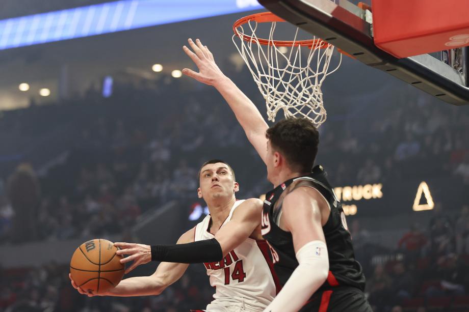 NBA-希罗32+5+5 热火6人上双灼伤开拓者取3连胜