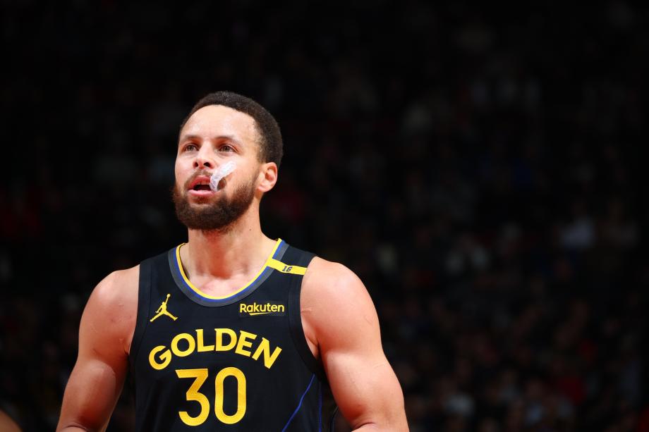 巴恩斯23分库里26+7+7 猛龙6人上双险胜勇士