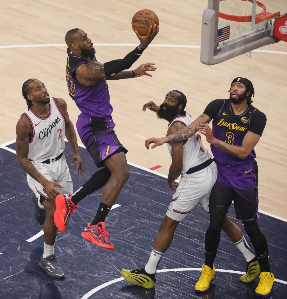 哈登里程碑詹姆斯25+11 快船轻取湖人4连胜