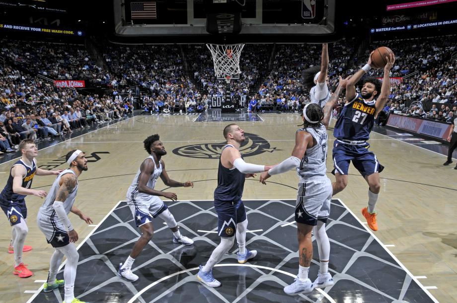 约基奇三双布劳恩20+11 掘金轻取魔术