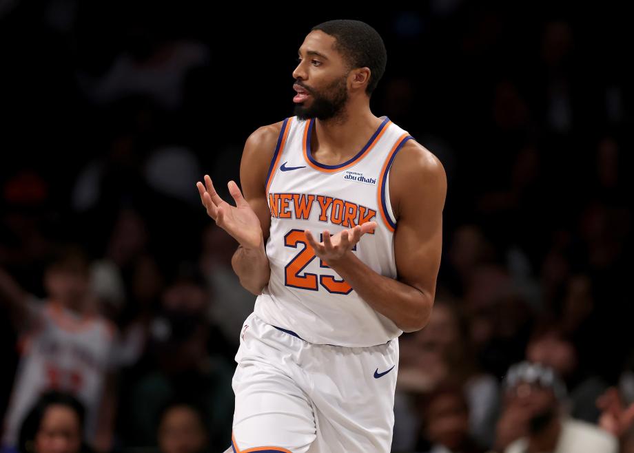 唐斯25+16拉塞尔23+10 纽约德比尼克斯险胜篮网