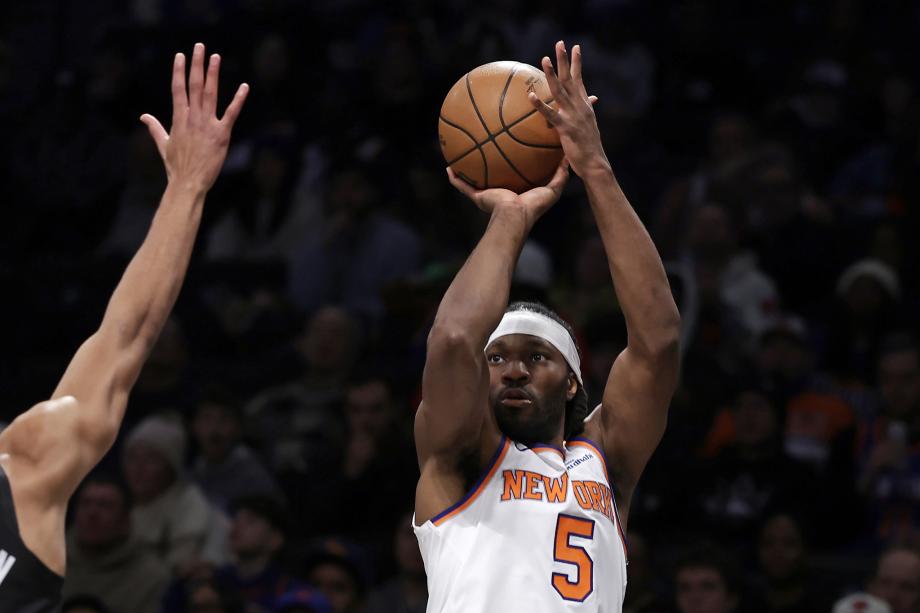 唐斯25+16拉塞尔23+10 纽约德比尼克斯险胜篮网