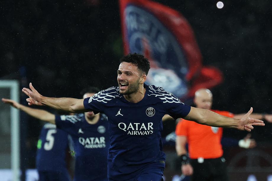 巴尔科拉4分钟传射 曼城2-4遭巴黎逆转濒临出局