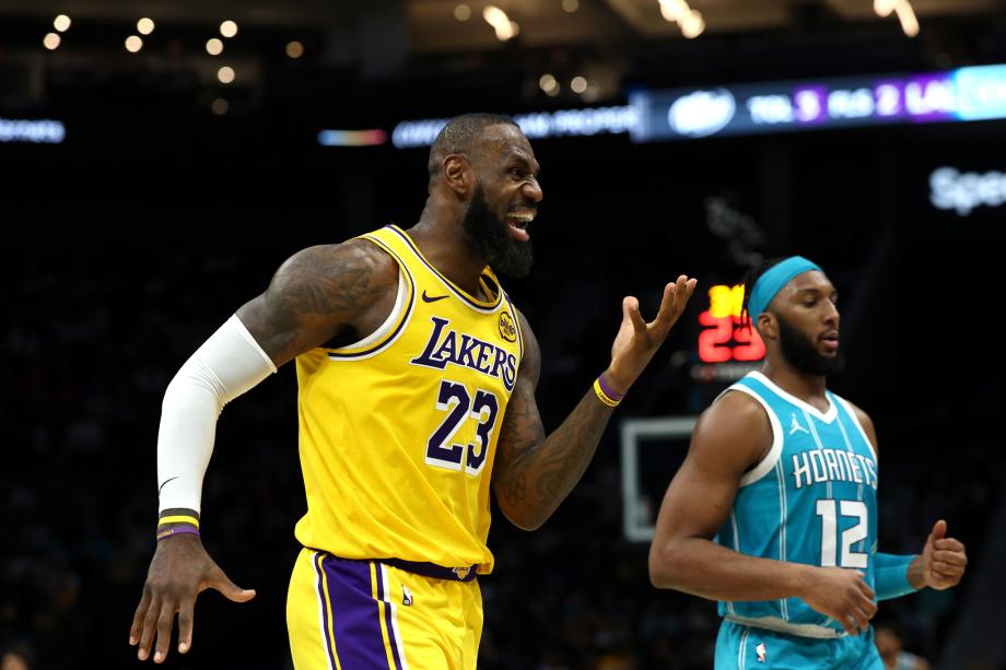 浓眉42+23詹姆斯22+7+8 湖人力克黄蜂4连胜