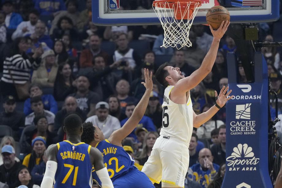 施罗德23+5塞克斯顿30分 库里缺阵勇士力擒爵士