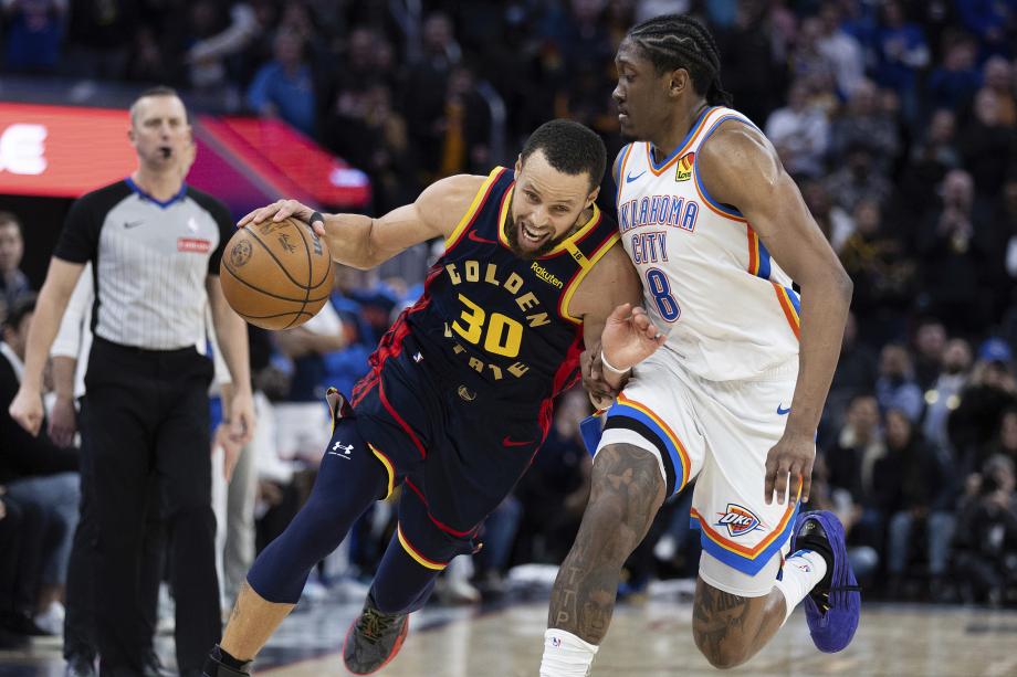 库里21分亚历山大空砍52分 勇士爆冷逆转雷霆