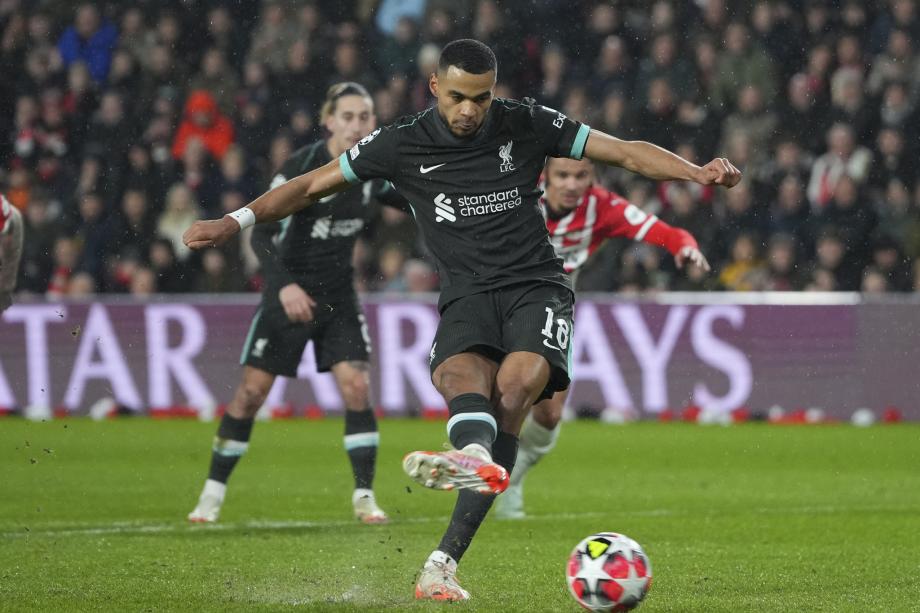 欧冠-加克波破门 10人利物浦2-3仍以头名晋级