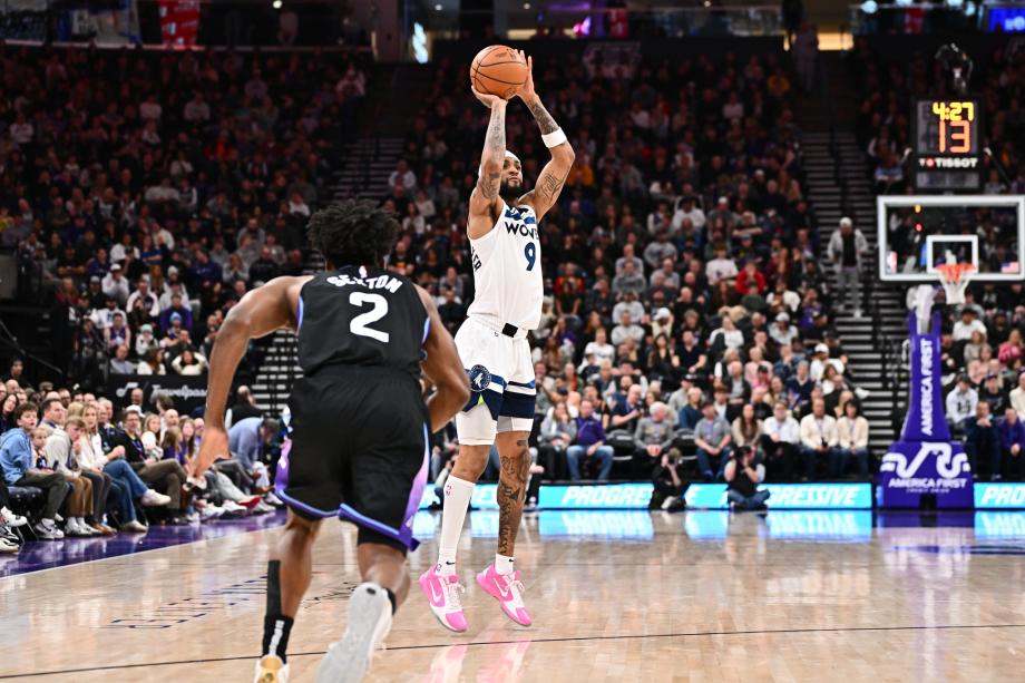 爱德华兹36+11戈贝尔16分 森林狼大胜爵士