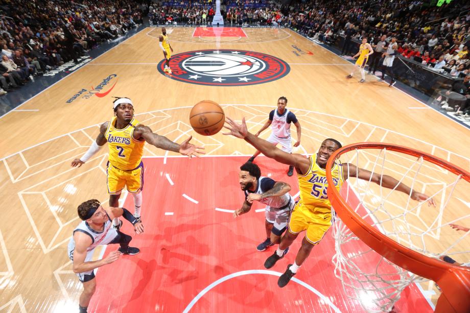 詹姆斯24+11浓眉缺阵 湖人狂胜送奇才16连败