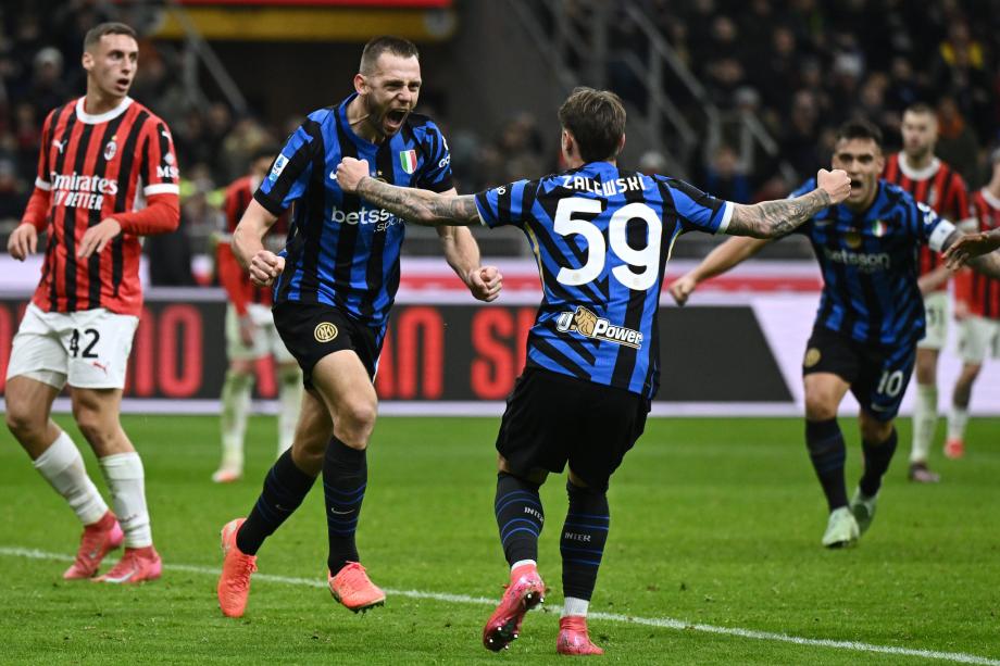 意甲-赖因德斯破门德弗里绝平 AC米兰1-1国米