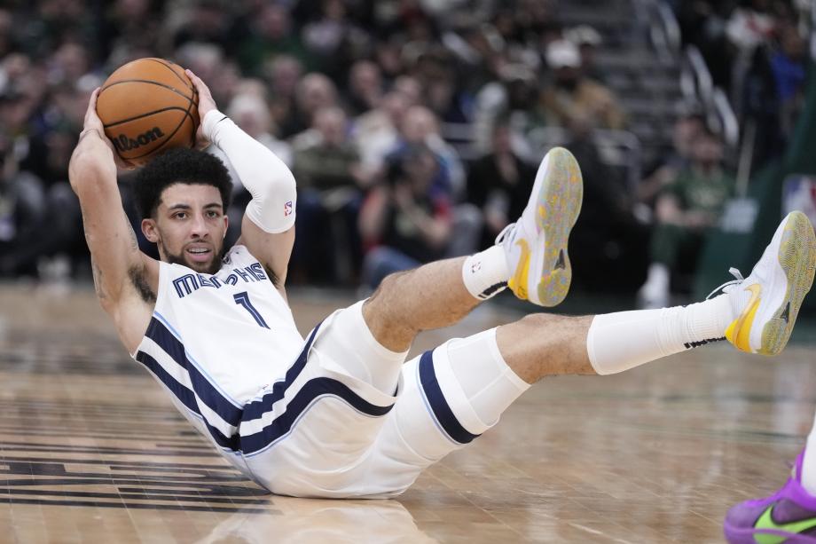 杰克逊37+5字母哥30+11+7 灰熊力克雄鹿