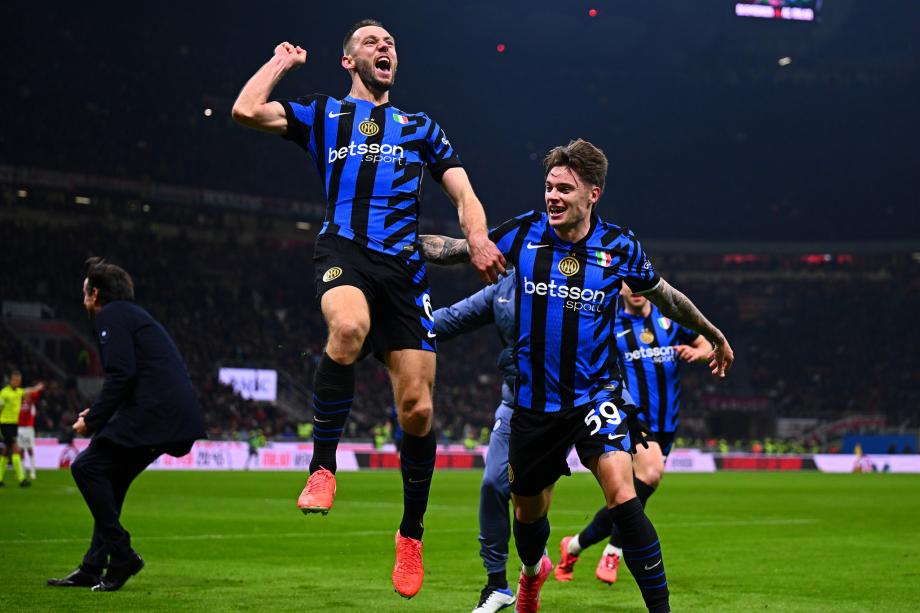 意甲-赖因德斯破门德弗里绝平 AC米兰1-1国米