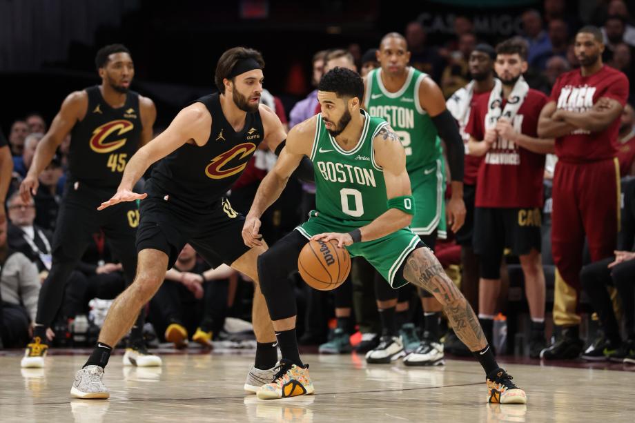 塔图姆22+4+7米切尔空砍31分 绿军力克骑士