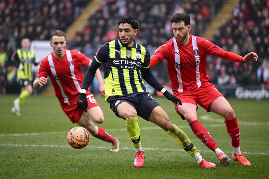 足总杯-德布劳内替补制胜 曼城2-1莱顿东方