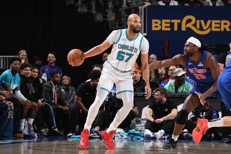 坎宁安三双布里奇斯30分 活塞击退黄蜂