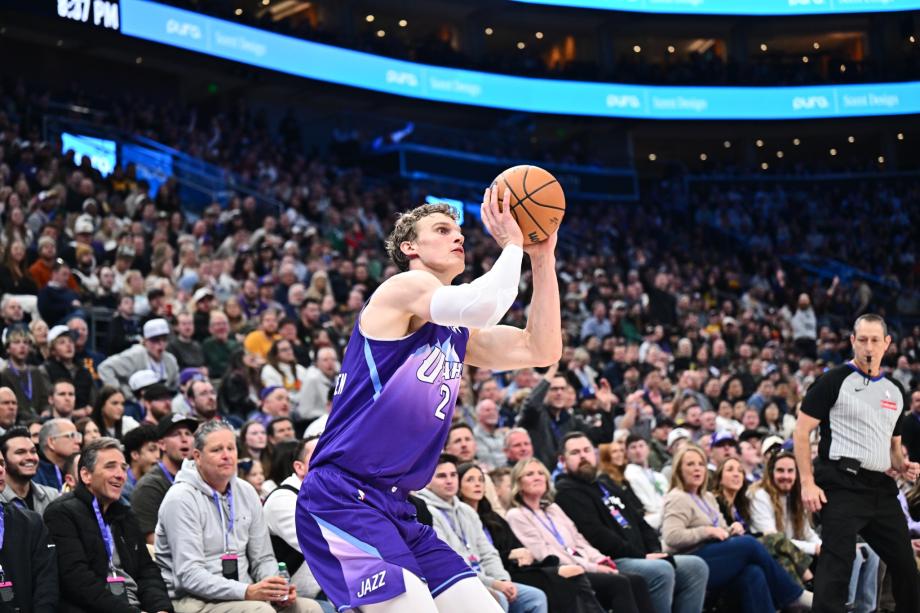 马尔卡宁32分詹姆斯18+6 爵士终结湖人6连胜