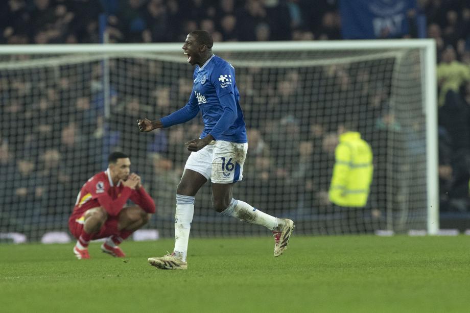 英超-塔可夫斯基抽射绝平 利物浦2-2埃弗顿