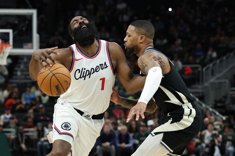 字母哥复出23+8哈登24+5+8 雄鹿末节逆转快船