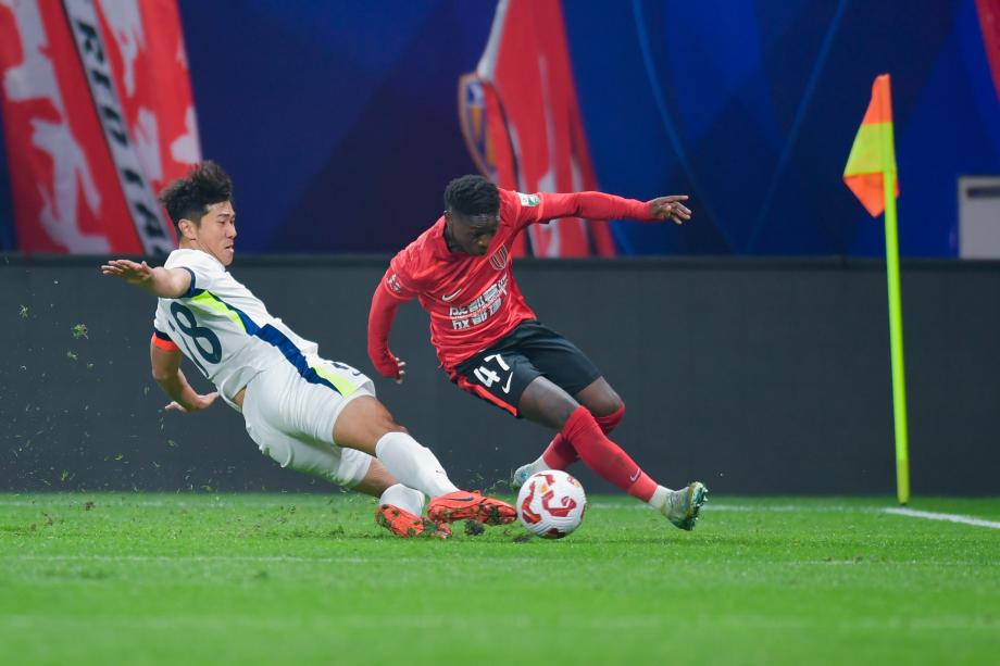 费利佩远射破门 成都蓉城主场战胜武汉三镇