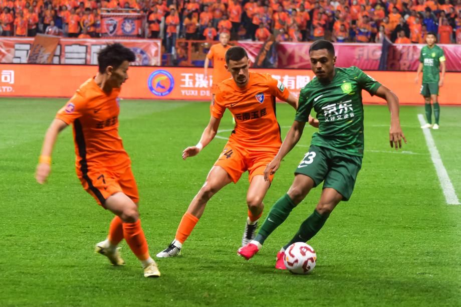 客场两球完胜云南玉昆 北京国安收获开门红