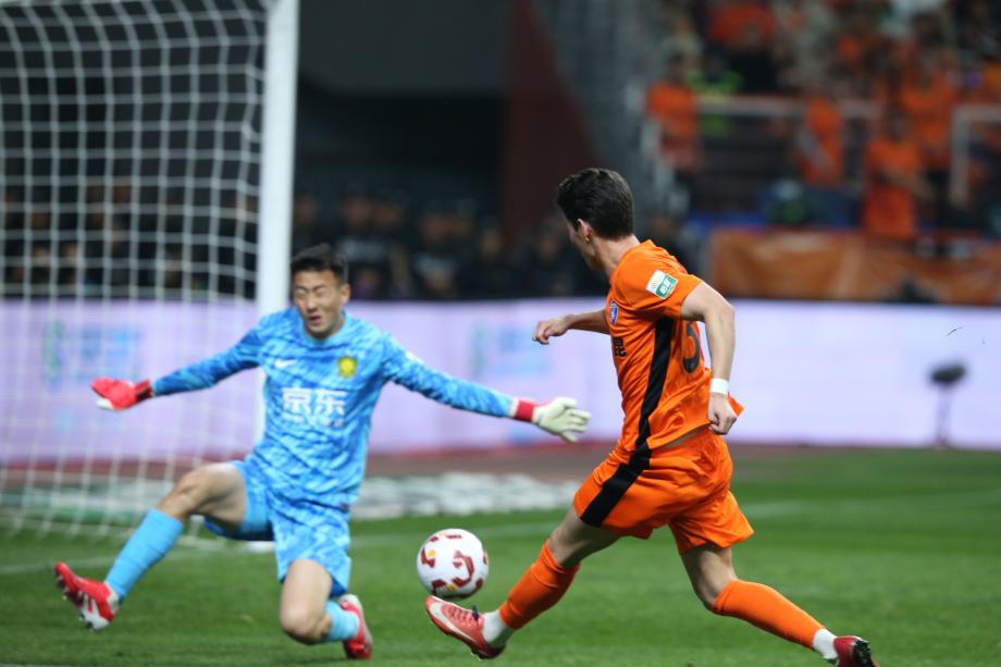 客场两球完胜云南玉昆 北京国安收获开门红