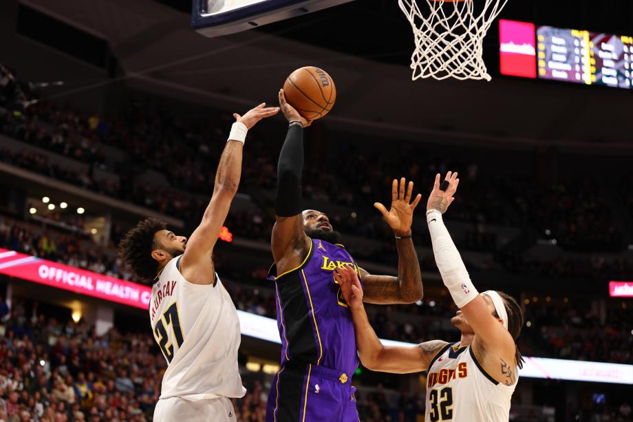 东契奇32+10+7+4詹姆斯25+9+5 湖人胜掘金