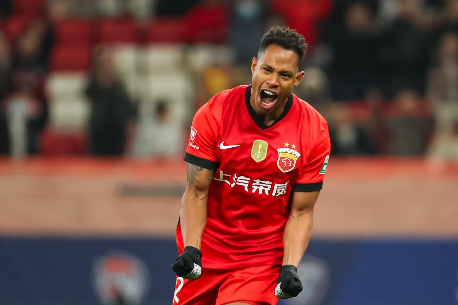 徐新妙传古斯塔沃双响 上海海港3-1深圳新鹏城