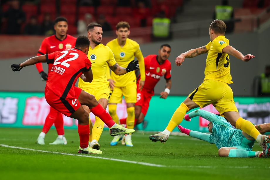 徐新妙传古斯塔沃双响 上海海港3-1深圳新鹏城