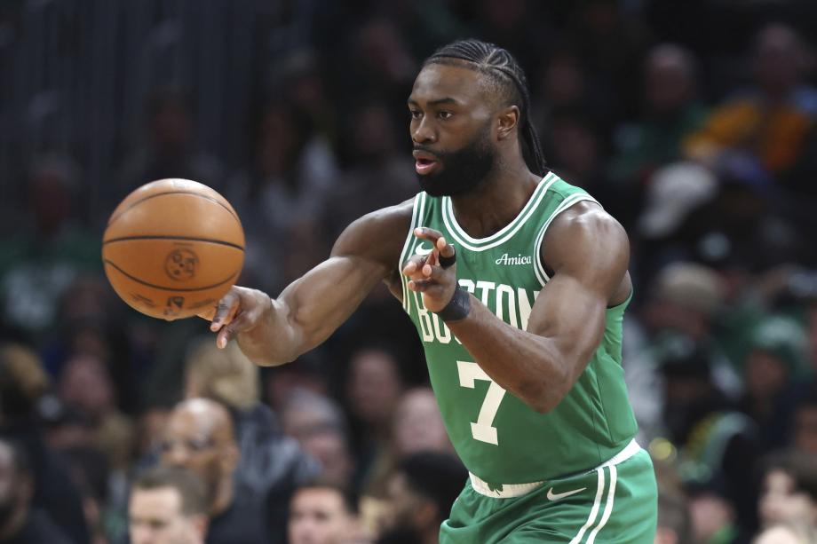 塔图姆25+10+9唐斯24+18 绿衫军力克尼克斯