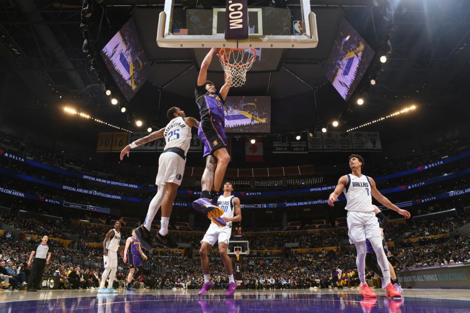 东契奇战旧主砍三双 湖人主场力克独行侠