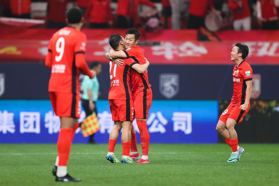 莱昂纳多造2球冯劲破门 海港2-0亚泰迎两连胜