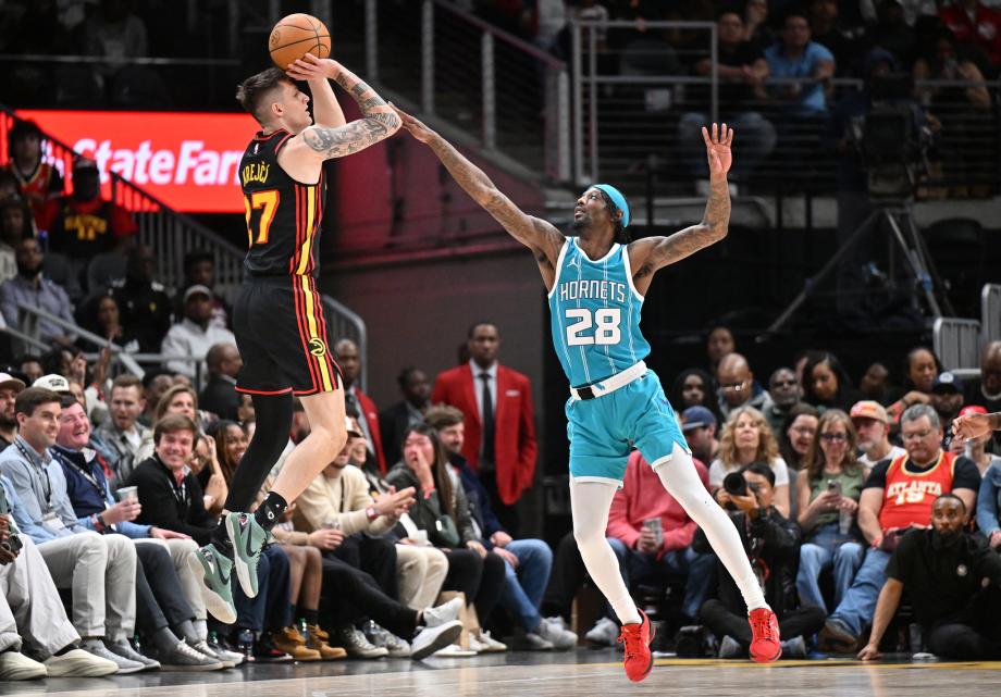 特雷杨35+12布里奇斯31分 老鹰胜黄蜂收获4连胜