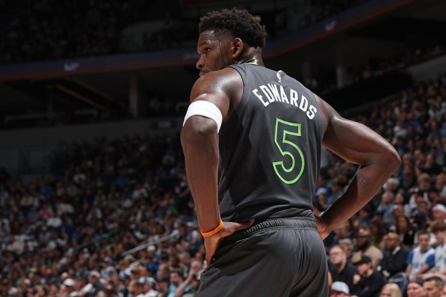 爱德华兹28分班凯罗43+11 森林狼逆转魔术迎七连胜