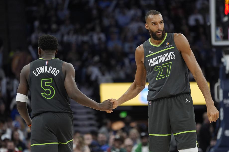 爱德华兹28分班凯罗43+11 森林狼逆转魔术迎七连胜