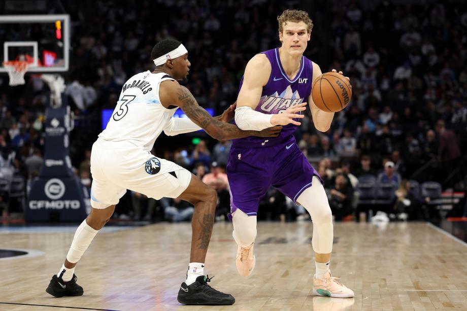 NBA常规赛：爱德华兹41分 爵士102-128森林狼